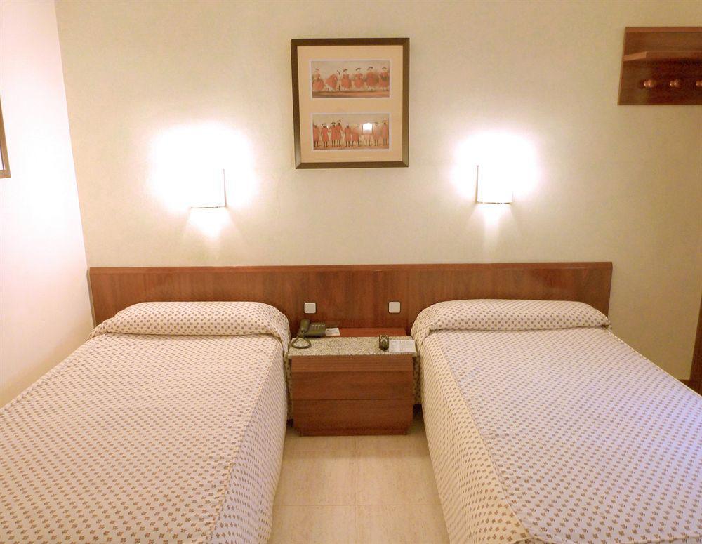 Gran Hotel Ingles - The Leading Hotels Of The World Madrid Luaran gambar A room at the hotel