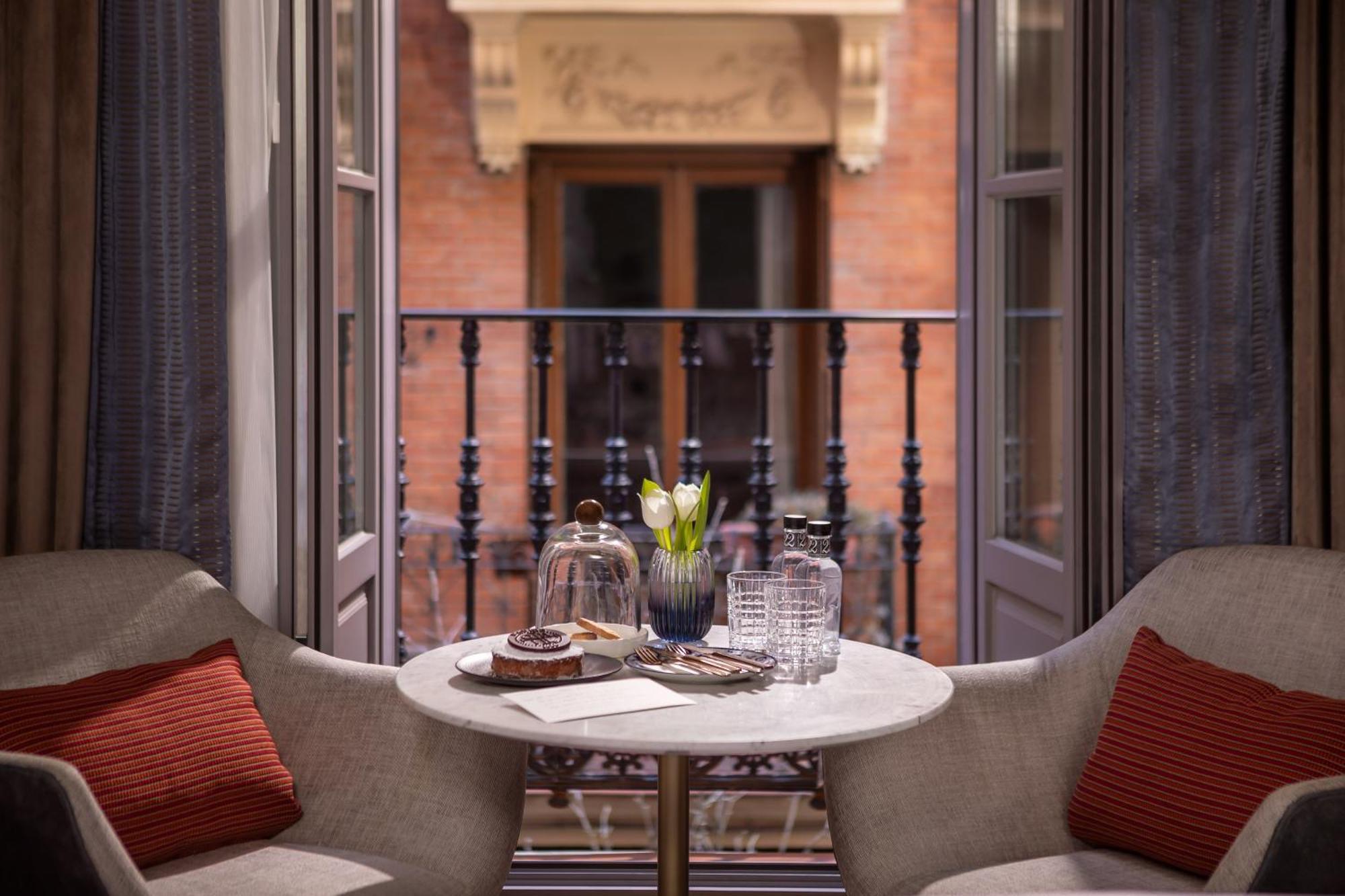 Gran Hotel Ingles - The Leading Hotels Of The World Madrid Luaran gambar A balcony at the hotel